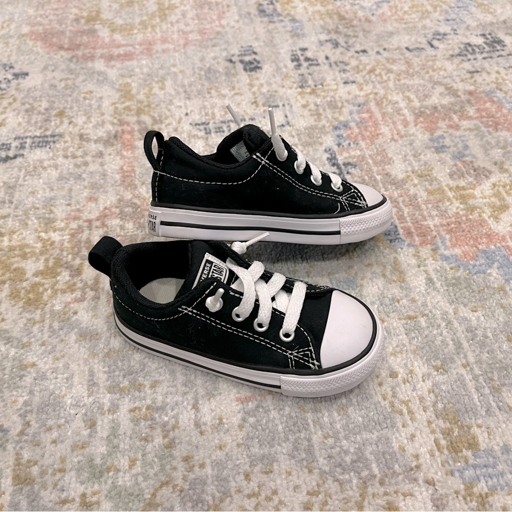 Toddler converse- sz 7